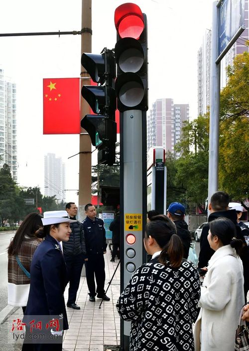 手动控制红绿灯 洛阳街头上线了一套这样的设备